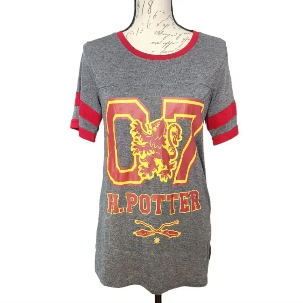 Harry Potter Juniors Size Large Gray Maroon Quidditch Short Sleeve Shirt